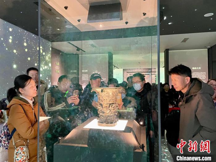 （我家这一年）最早的“中国”成了家乡春节“打卡点”