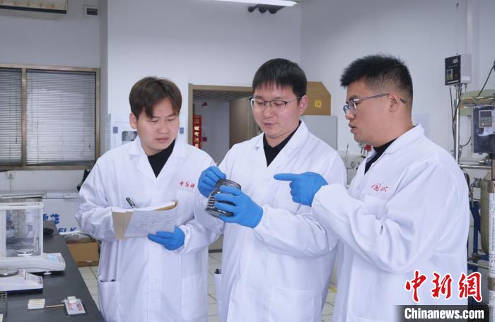 中国科研团队研发低成本生物质钠电新材料