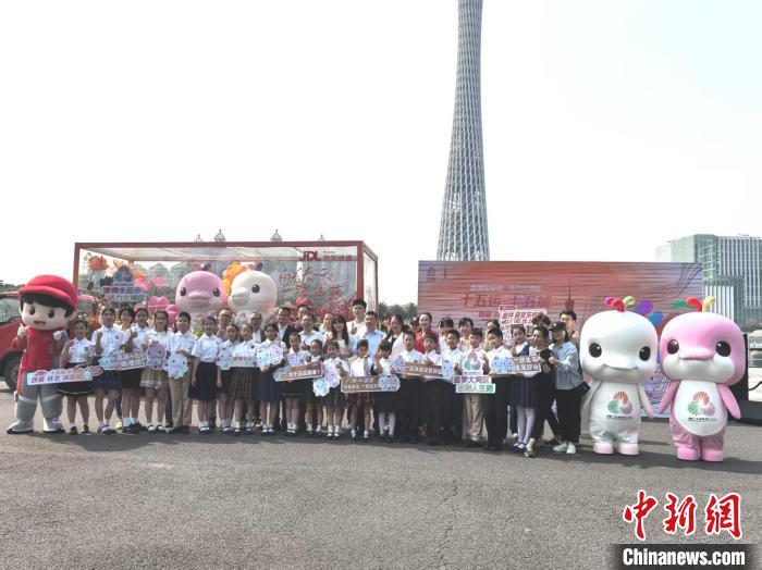 “十五运·十五城”西藏林芝波密站全运花车发车仪式举行