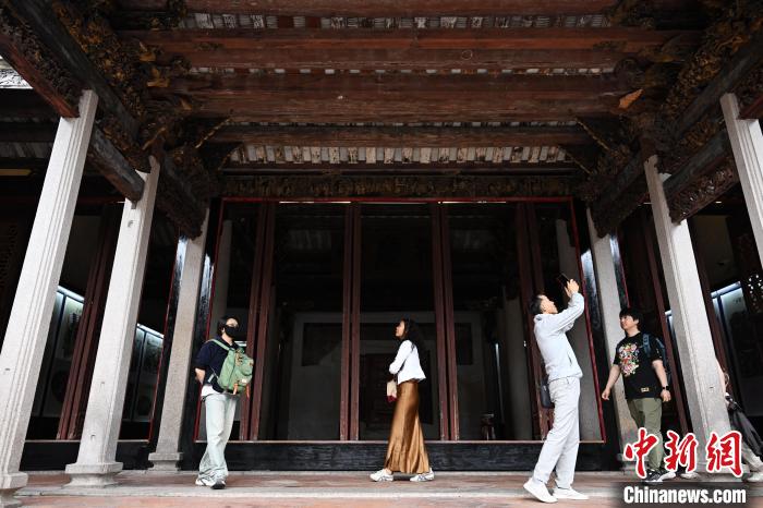 广东潮州己略黄公祠展木雕之美