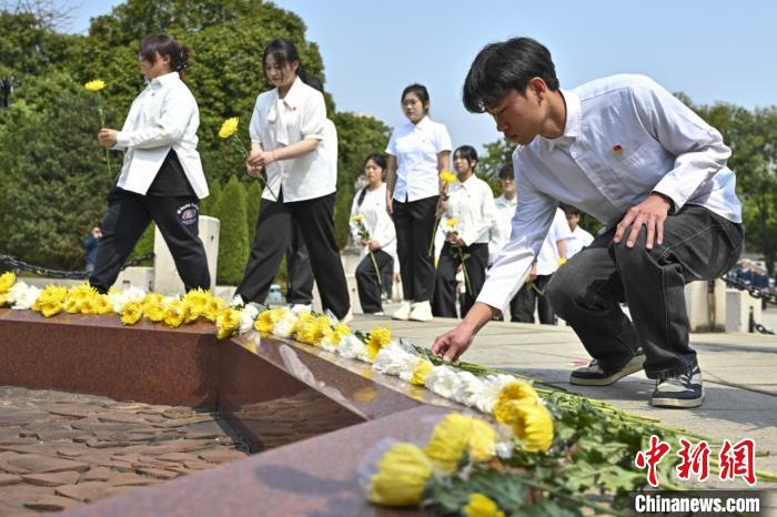 AI技术重现音容：向秀丽烈士后人与奶奶“跨时空对话”