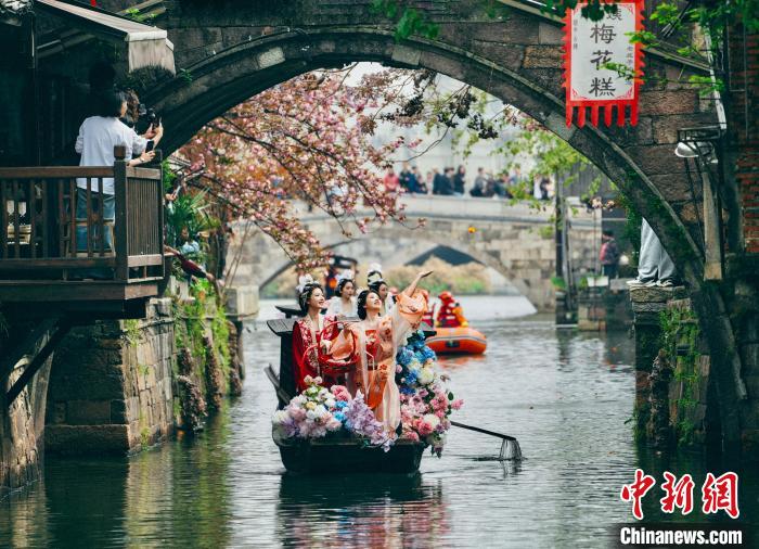 “轧蚕花”民俗观察：江南蚕桑文化何以历久弥新？