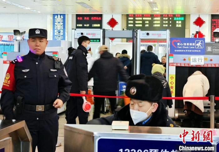 铁路公安加强巡逻检查确保清明假期旅客出行安全