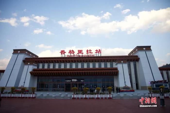 同比增加42%，香格里拉火车站一季度客流火爆