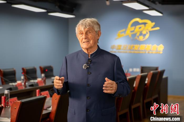 米卢：相信中国男足有能力冲击世界杯
