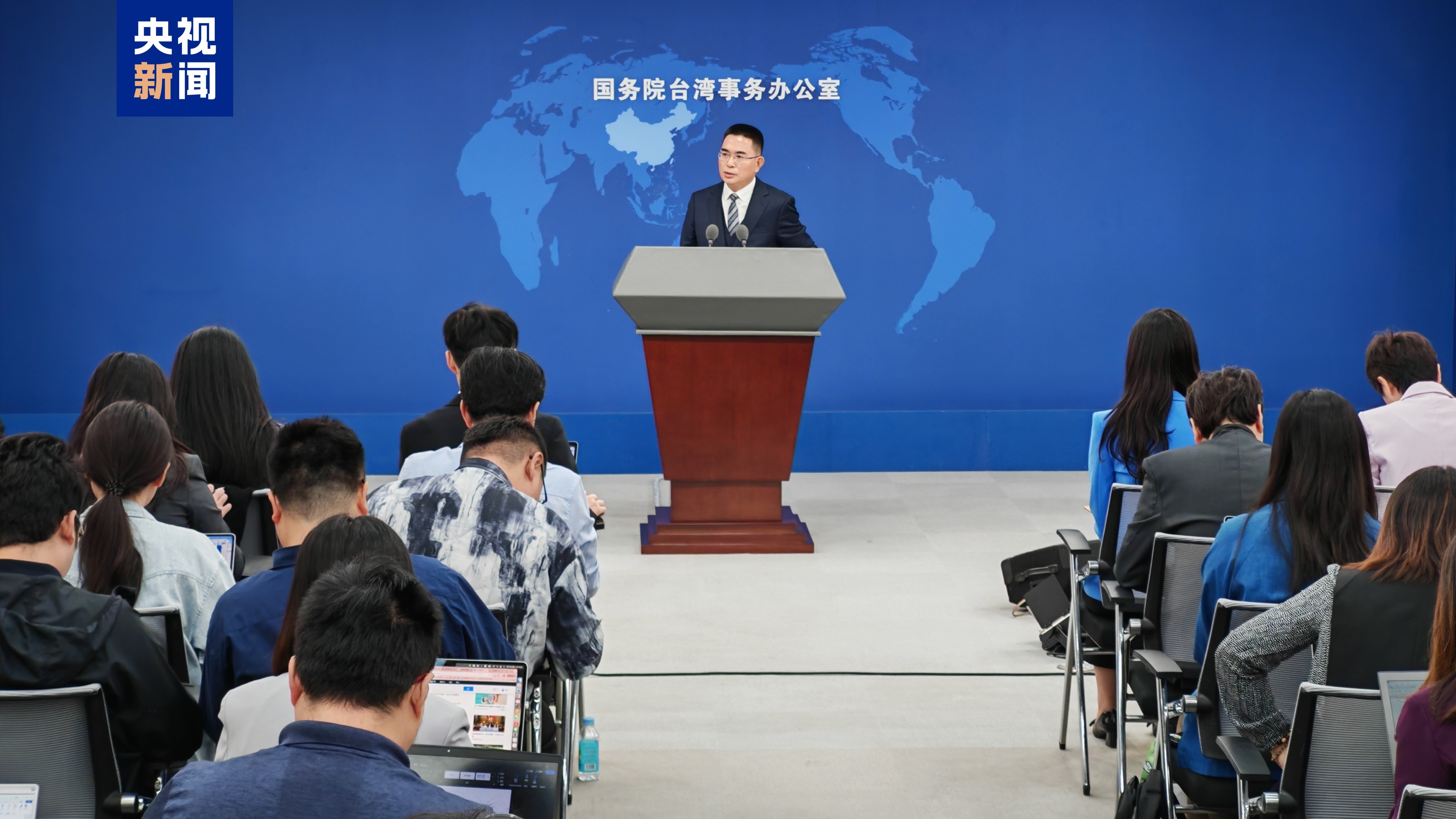 国台办批台当局买武器搞“演习”：对“台独”祸首终身追责！