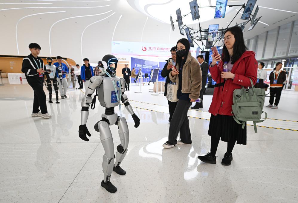 从“中国制造”到“中国智造”：外国人眼中的中国经济韧性