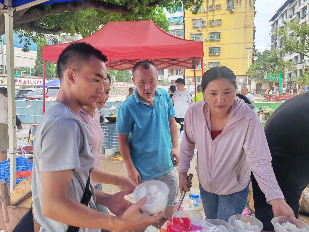 有一分热，发一分光——贵州榕江灾后重建中的志愿服务力量