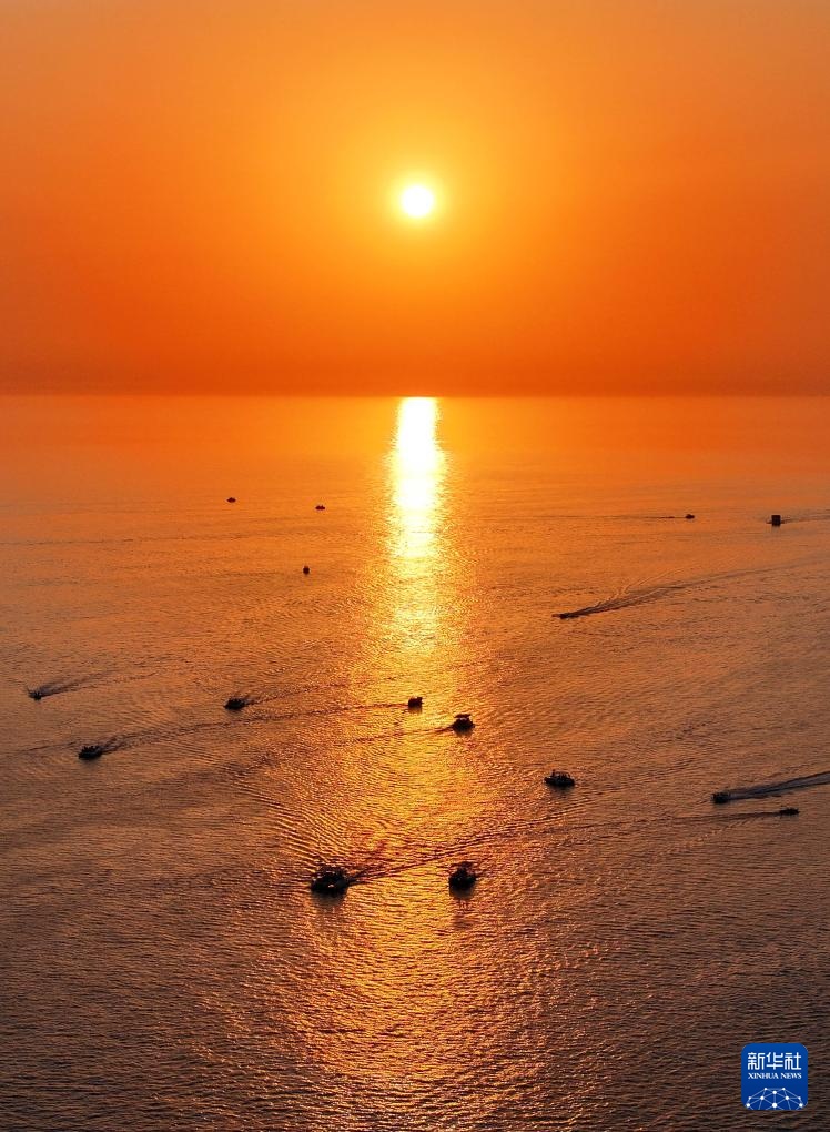 哈萨克斯坦：里海日落