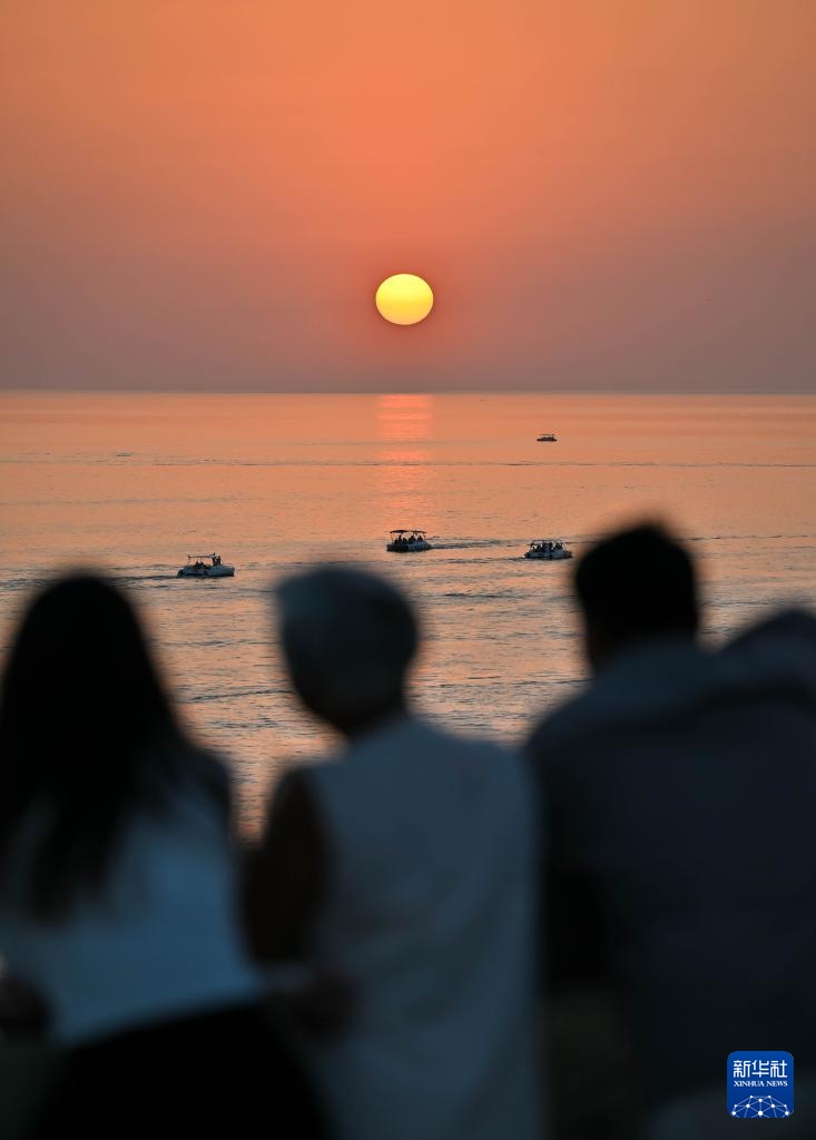 哈萨克斯坦：里海日落