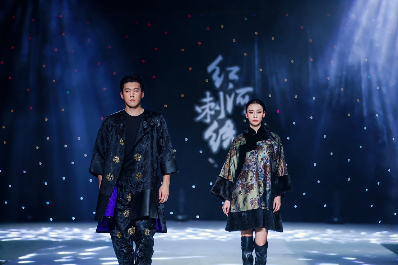 云南石屏指尖技艺“绣”出乡村振兴新图景