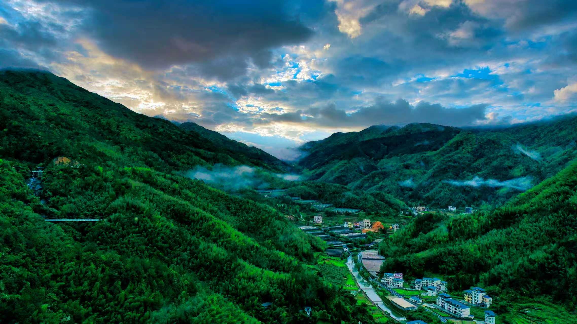 高山幽谷焕新颜，景宿联动促振兴—— 仙人洞村创新“景区+民宿”模式探索绿美兴农特色发展之路