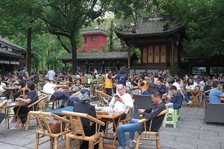 成都这三条商业街，藏着怎样的消费密码？