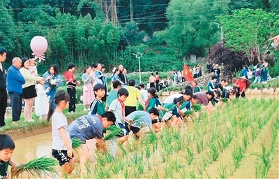 四川珙县：当体育激情撞上民族风情