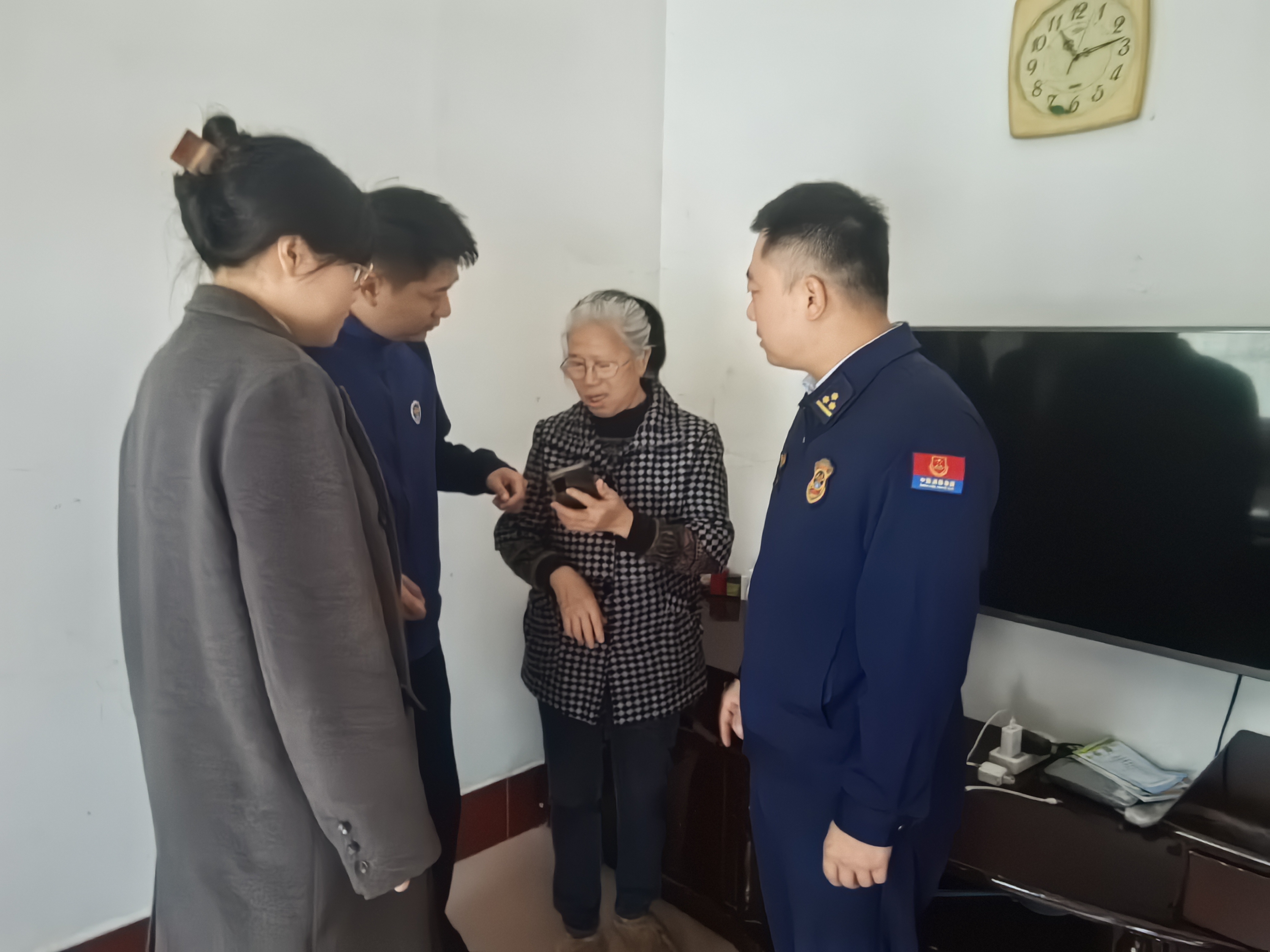 湖南江华：“烟感哨兵”驻家 全力织密民生“守护网”