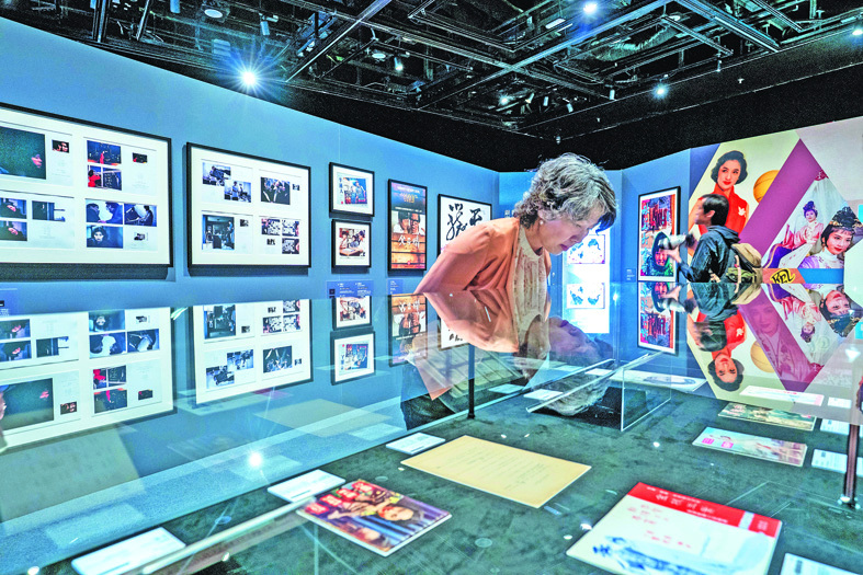 “银都电影剧照及海报展”亮相香港