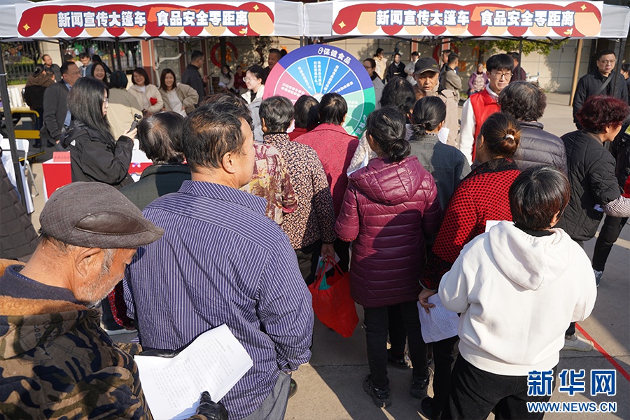 湖北：“新闻大篷车”走街串巷 食品安全知识送到“家门口”