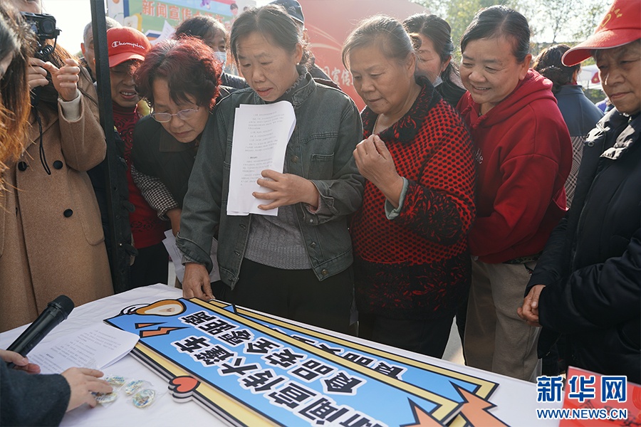 湖北：“新闻大篷车”走街串巷 食品安全知识送到“家门口”