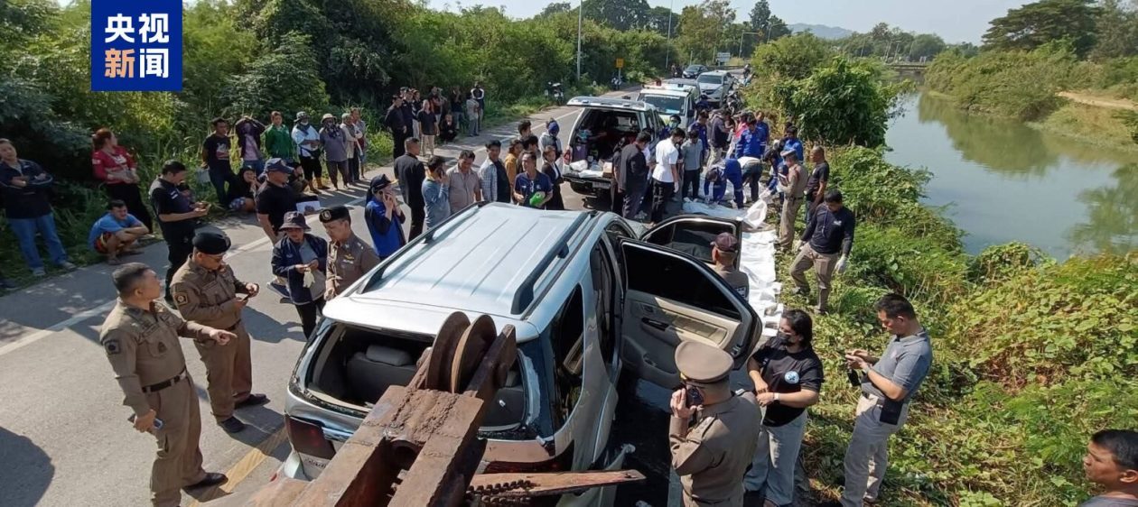 泰国叻武里府发生车祸 致9人死亡