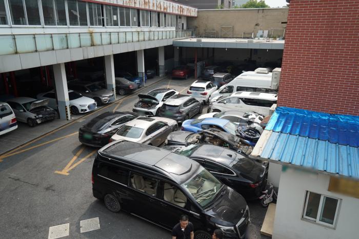 起底豪车骗保黑色产业链：雇车手伪造事故，骗保上千万元