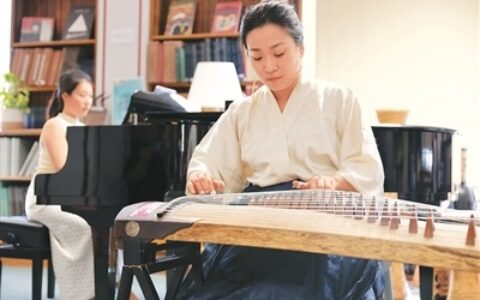 在英国一起弹古筝